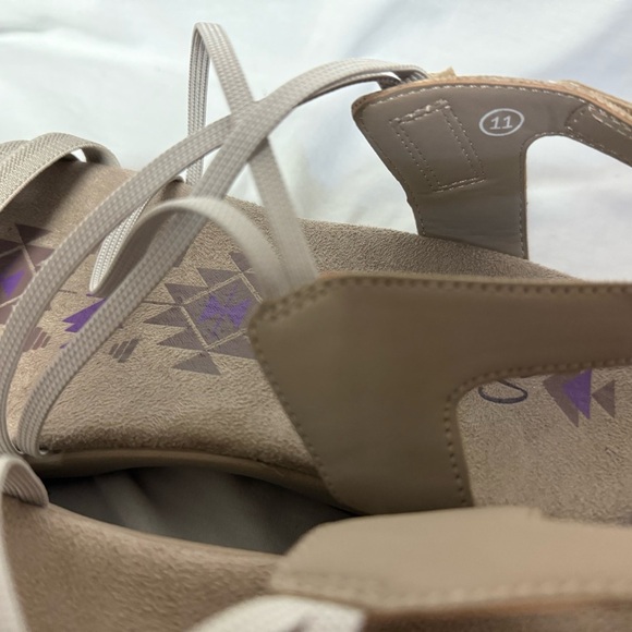 Skechers Women's Sandals in Taupe and Light Gray - Picture 5 of 8